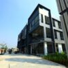 The Floritz Gallery resmi diluncurkan di Tangerang pada kamis (11/06/2026) memiliki konsep pedestrian plaza selebar kurang lebih 8 meter yang dirancang untuk menciptakan pengalaman berjalan kaki yang nyaman dan ramah komunitas. Dilengkapi area hijau, slow lane, area parkir, serta jalur sepeda (bicycle lane), kawasan ini diharapkan menjadi ruang interaksi sosial sekaligus destinasi gaya hidup baru di Asthara Skyfront City.